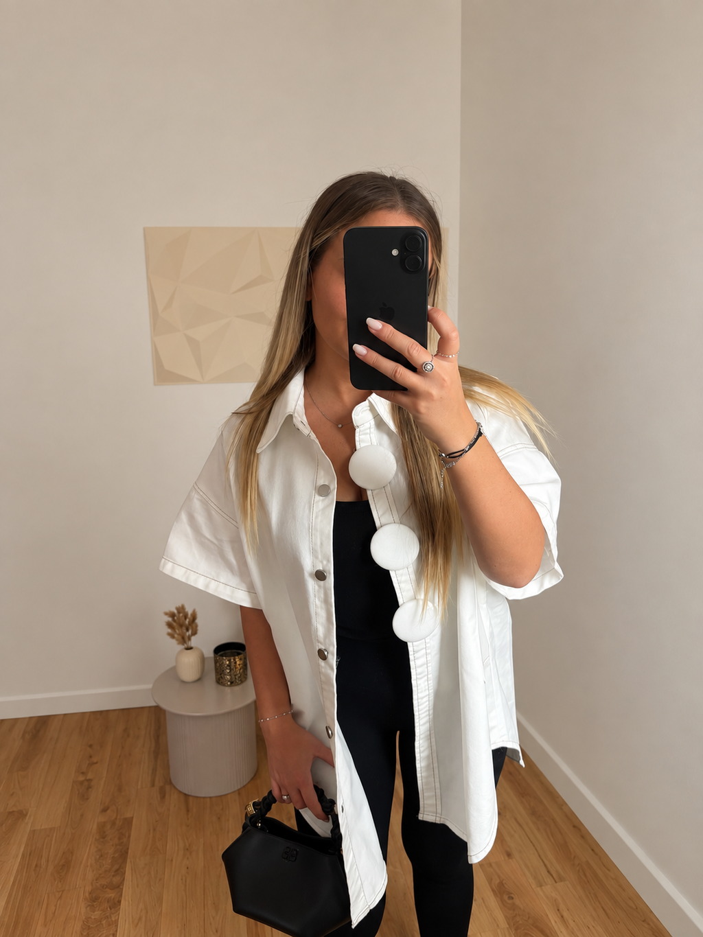 Chemise blanche à boutons, détail