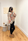 Pull beige à torsades colorées