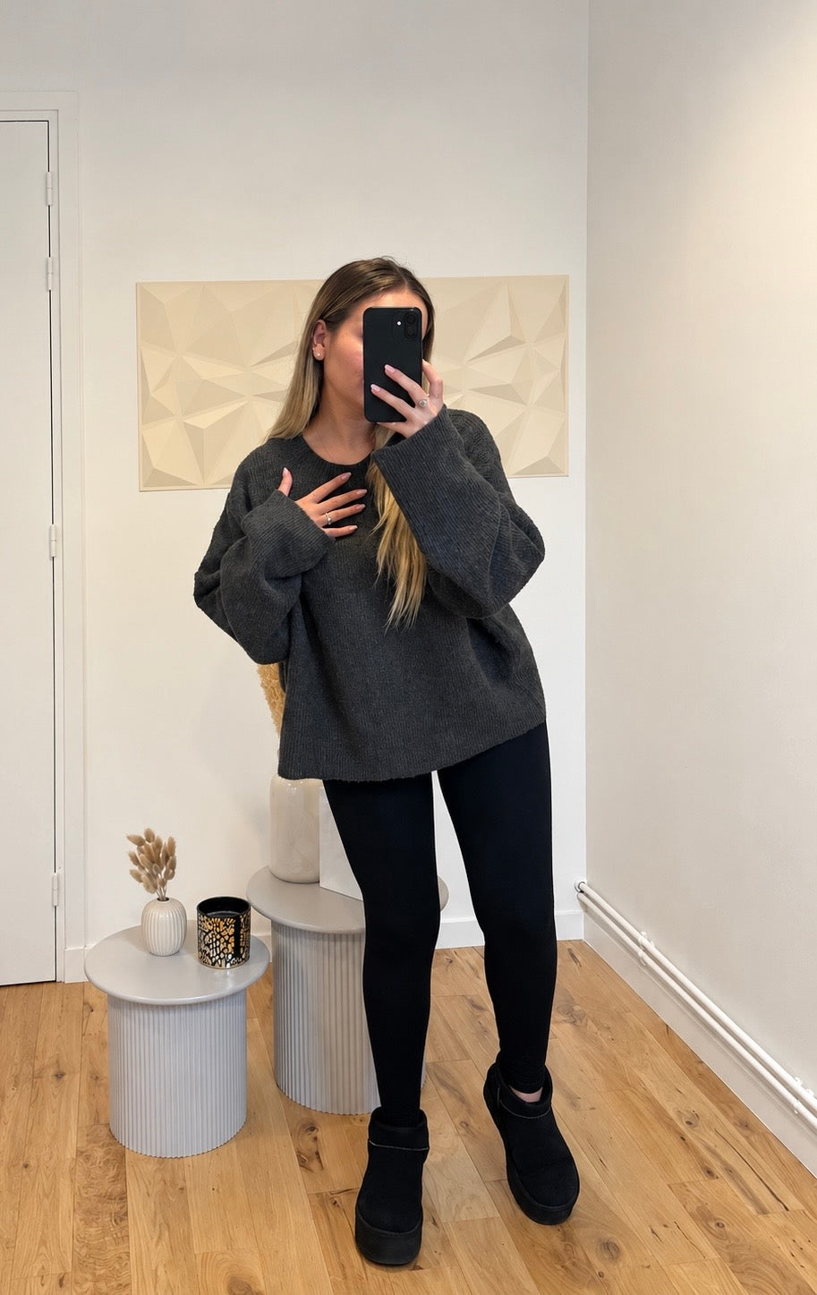 Pull marron porté