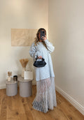 Robe sweat grise dentelle portée